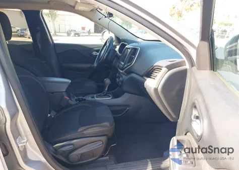 2016 Jeep Cherokee Latitude z USA, uszkodzony, nr VIN 1C4PJLCB0GW350701